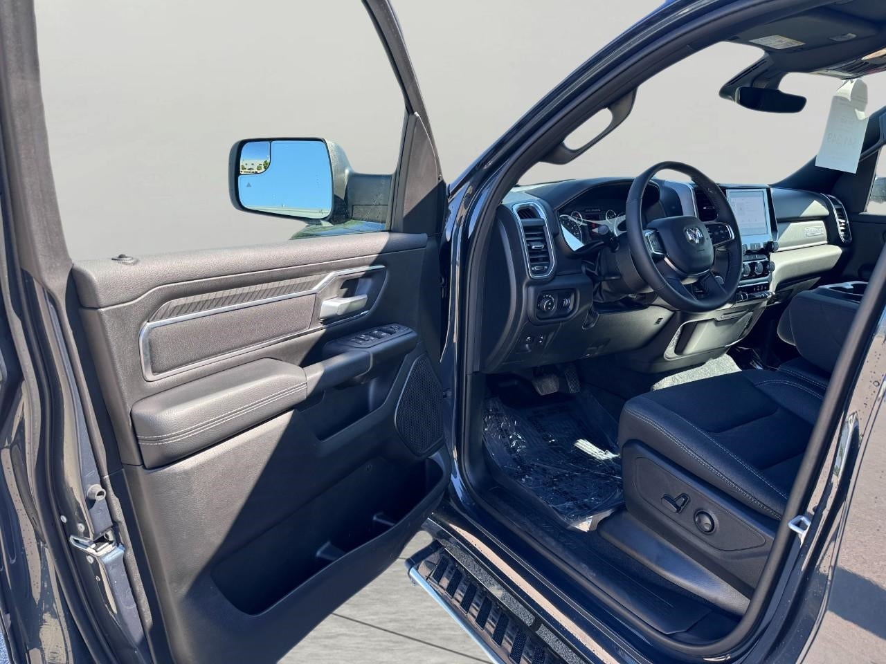 2025 RAM 1500 Big Horn 4x4 Crew Cab 5'7 Box