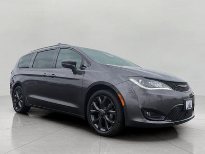 2020 Chrysler Pacifica Red S FWD