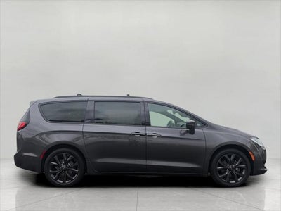 2020 Chrysler Pacifica Red S FWD
