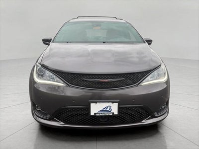 2020 Chrysler Pacifica Red S FWD