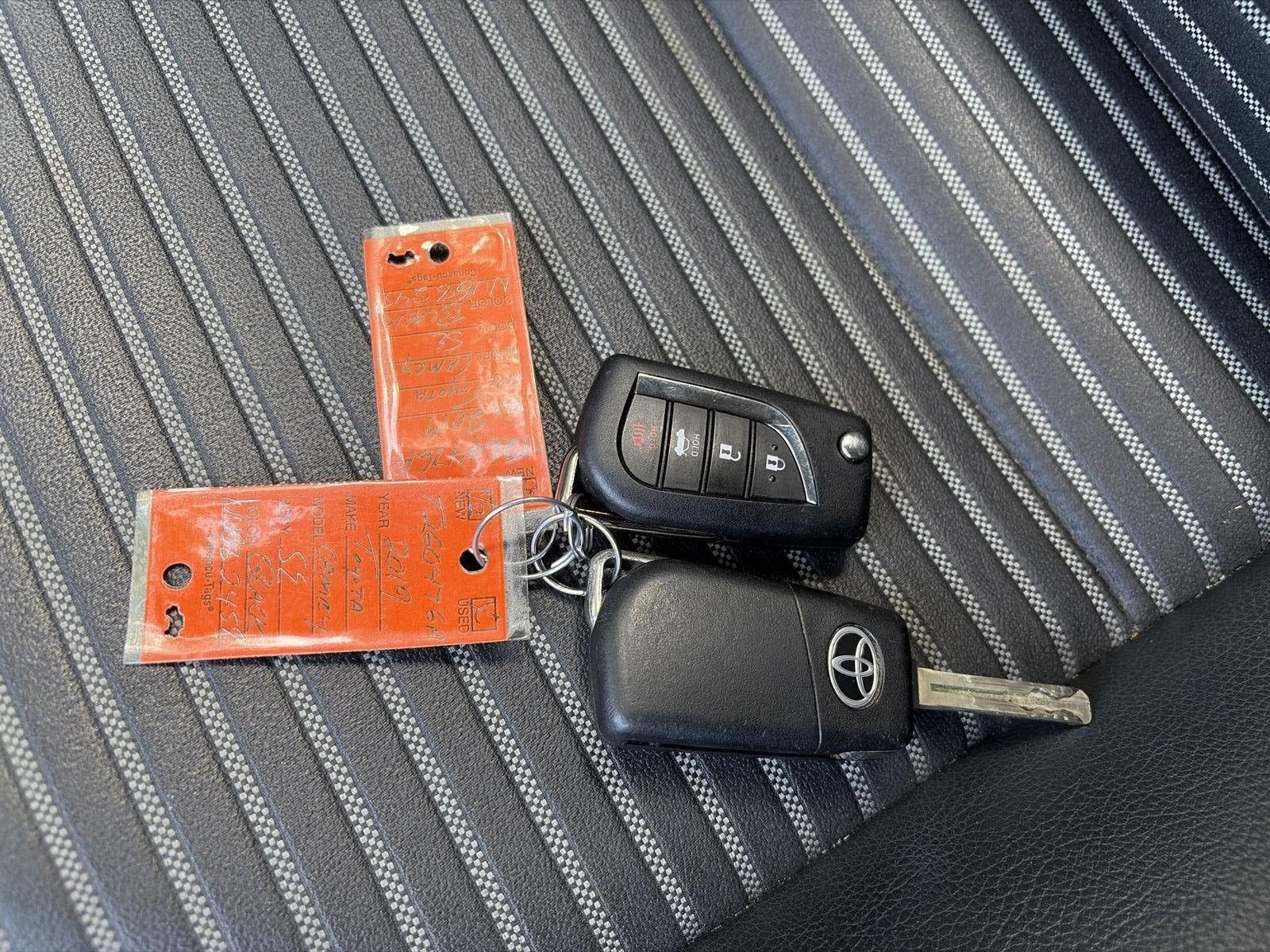 2019 Toyota Camry SE Auto