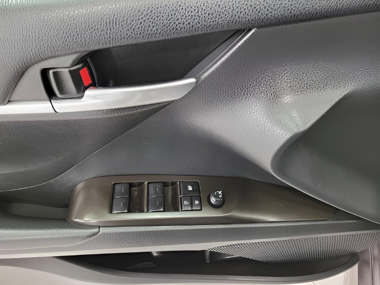 2023 Toyota Camry SE Auto