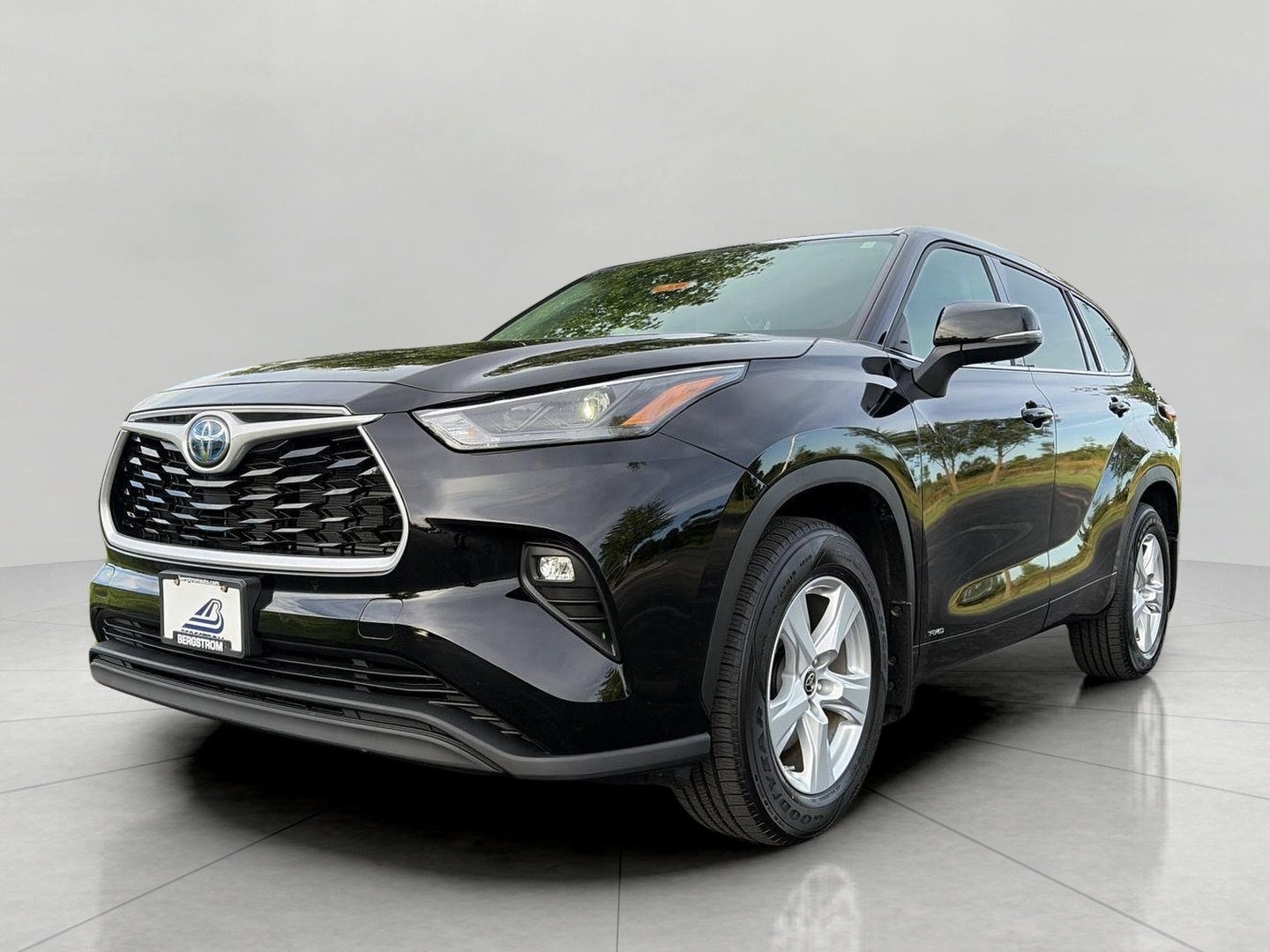 2022 Toyota Highlander Hybrid LE AWD