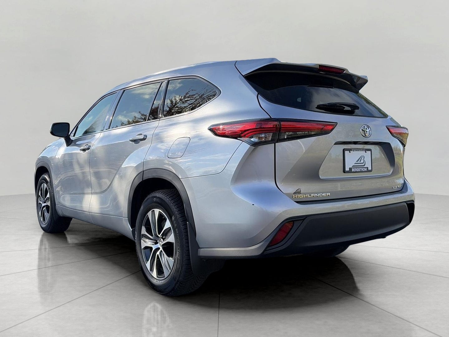 2022 Toyota Highlander XLE AWD