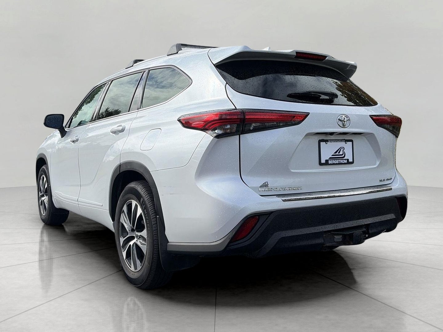 2022 Toyota Highlander XLE AWD