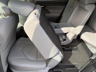 2022 Toyota Highlander XLE AWD