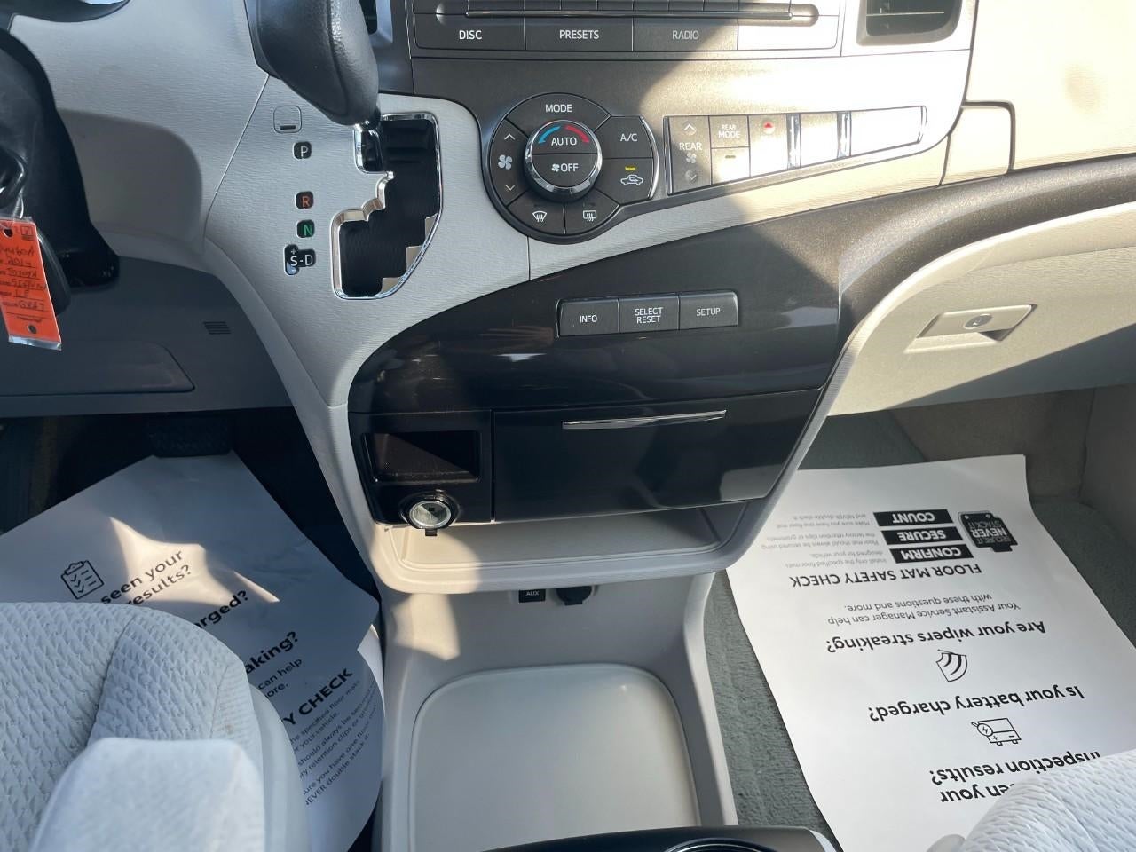 2014 Toyota Sienna 5dr 7-Pass Van V6 LE AAS FWD