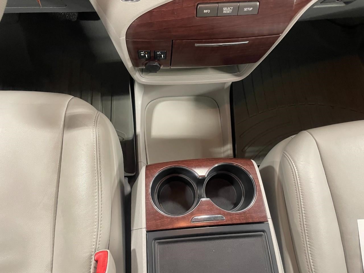 2014 Toyota SIENNA PASSENGER VAN