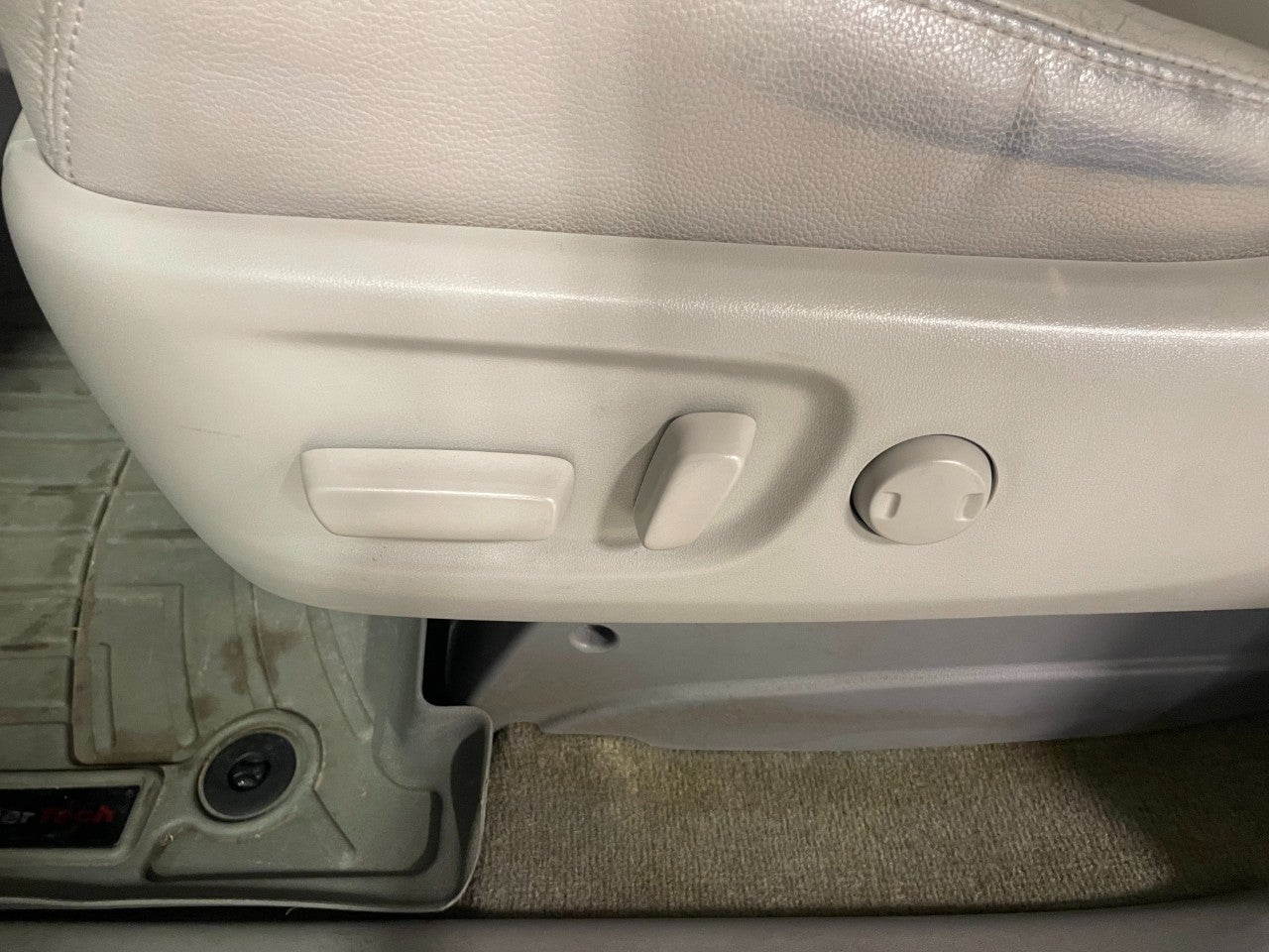 2014 Toyota SIENNA PASSENGER VAN