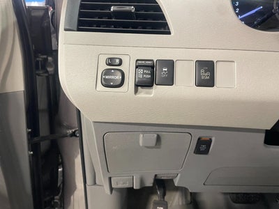 2014 Toyota SIENNA PASSENGER VAN