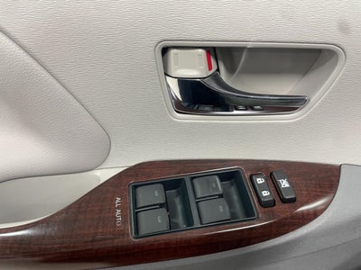 2014 Toyota SIENNA PASSENGER VAN