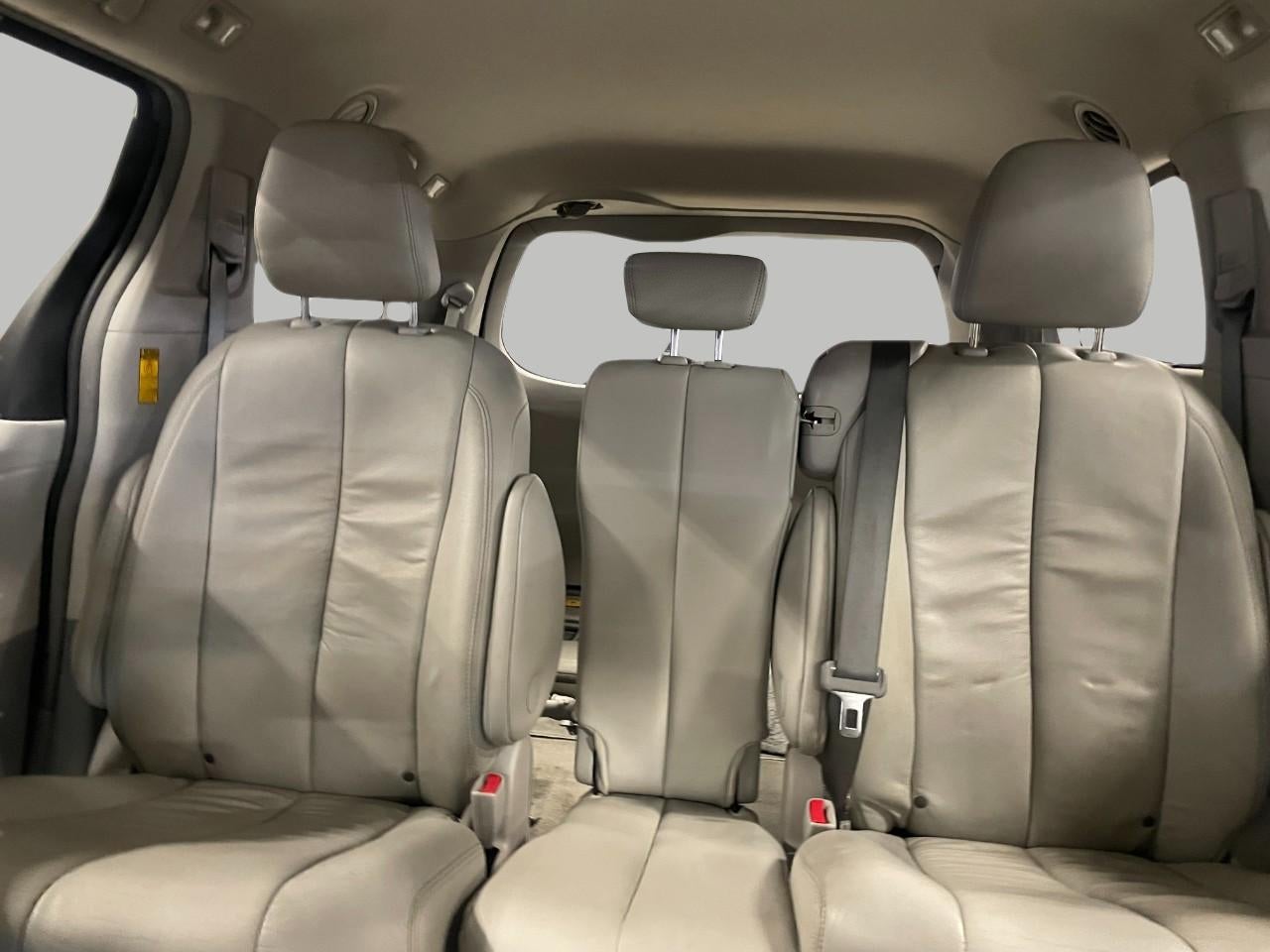 2014 Toyota SIENNA PASSENGER VAN