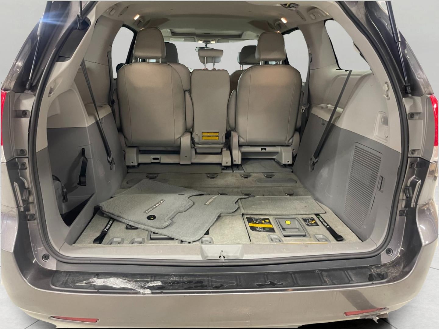 2014 Toyota SIENNA PASSENGER VAN
