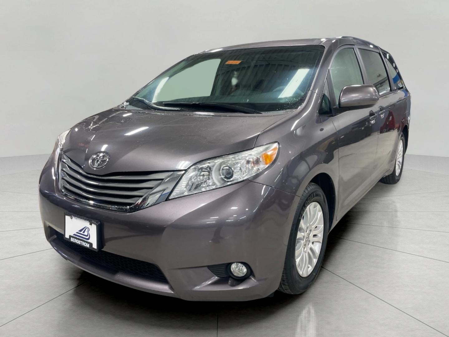 2014 Toyota SIENNA PASSENGER VAN