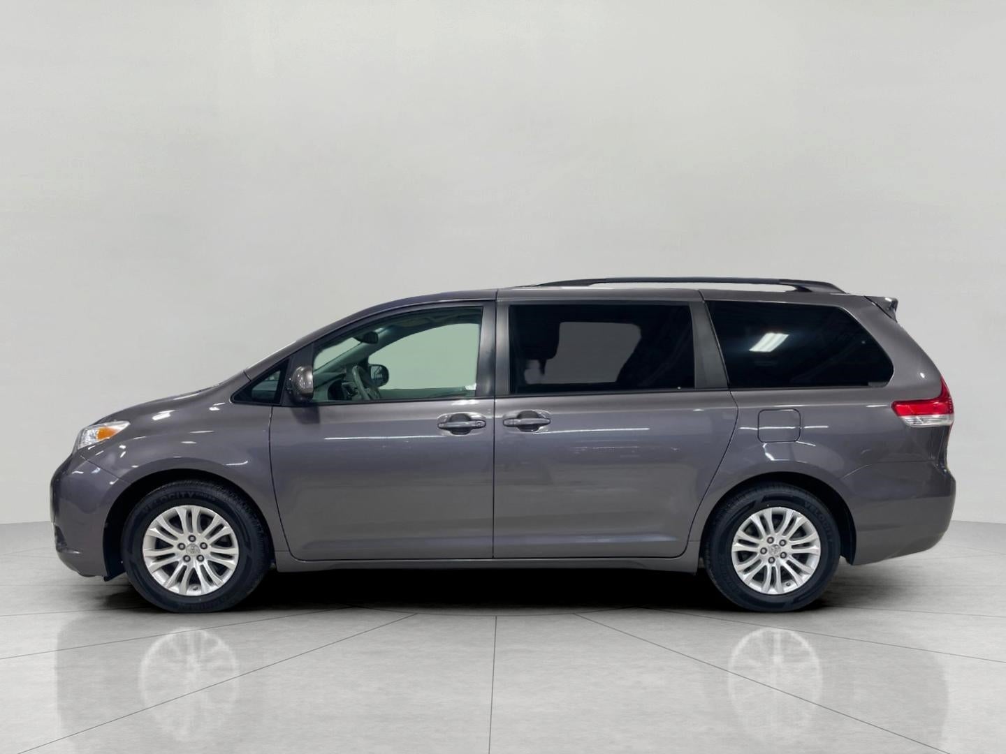 2014 Toyota SIENNA PASSENGER VAN