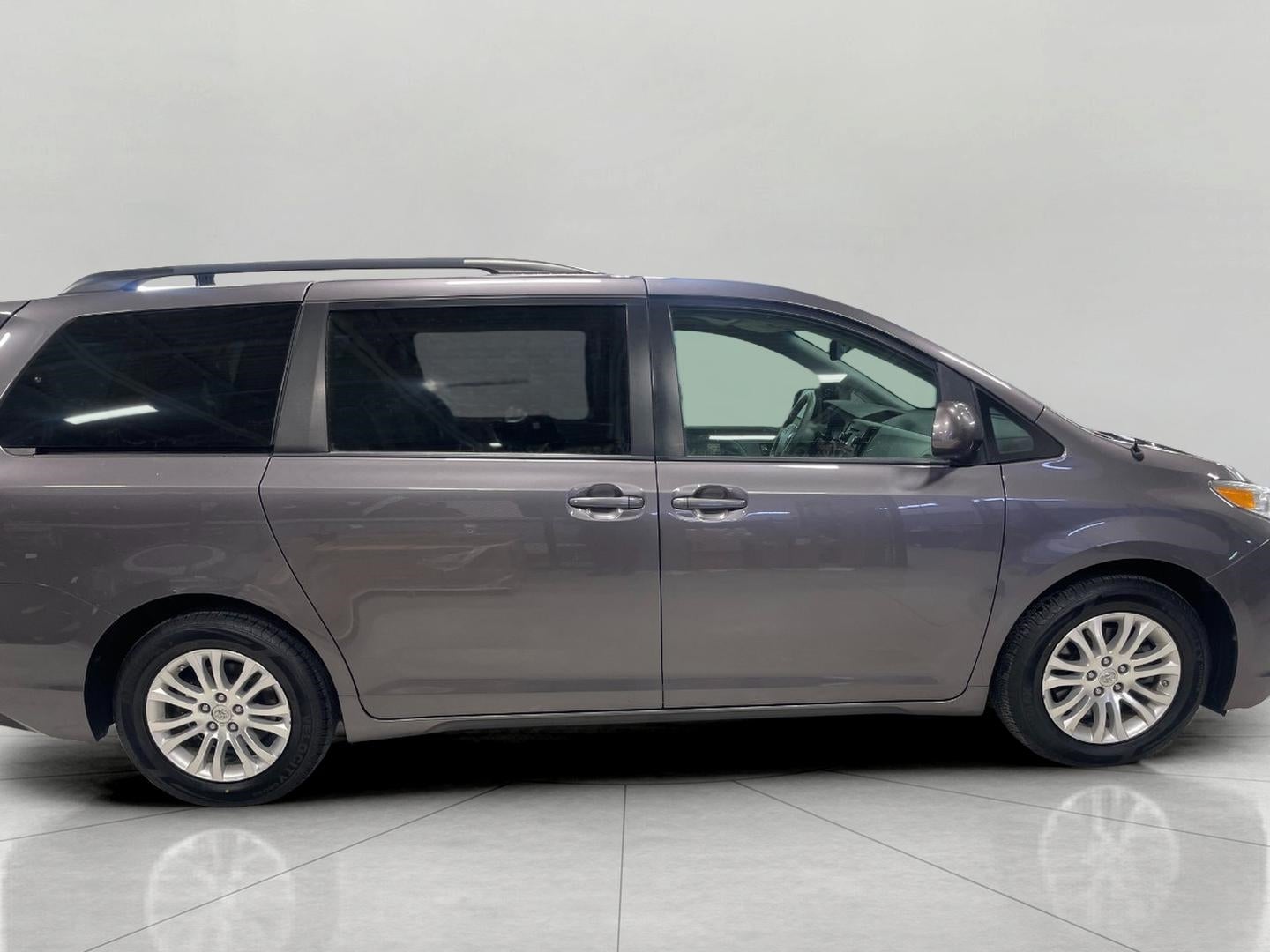 2014 Toyota SIENNA PASSENGER VAN