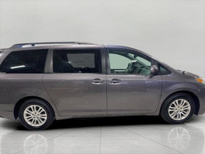 2014 Toyota SIENNA PASSENGER VAN