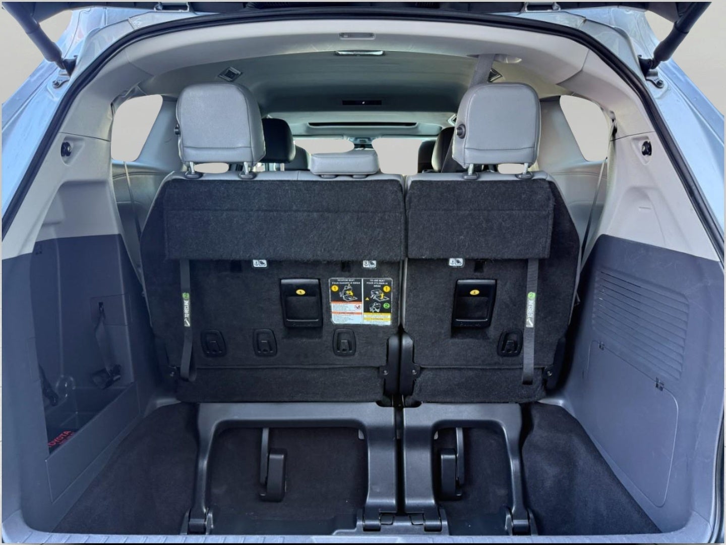2024 Toyota SIENNA PASSENGER VAN