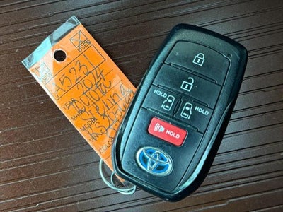 2024 Toyota SIENNA PASSENGER VAN