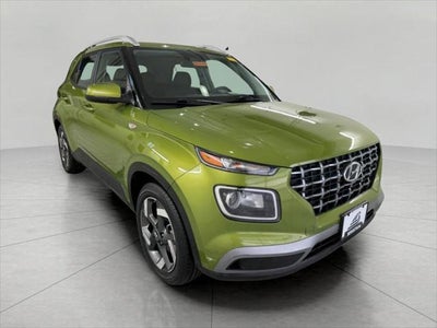 2025 Toyota Corolla Cross XLE 4WD