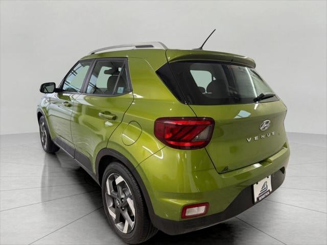 2025 Toyota Corolla Cross XLE 4WD