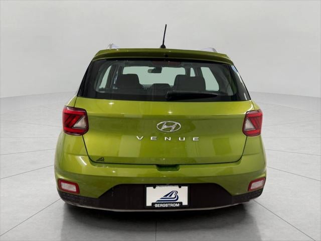 2025 Toyota Corolla Cross XLE 4WD