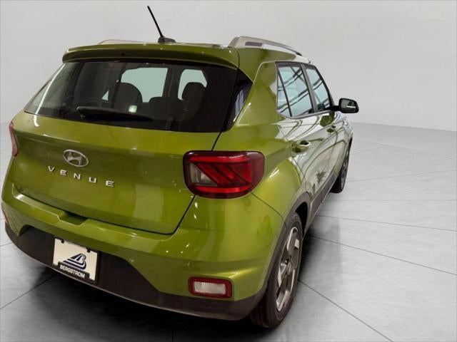 2025 Toyota Corolla Cross XLE 4WD