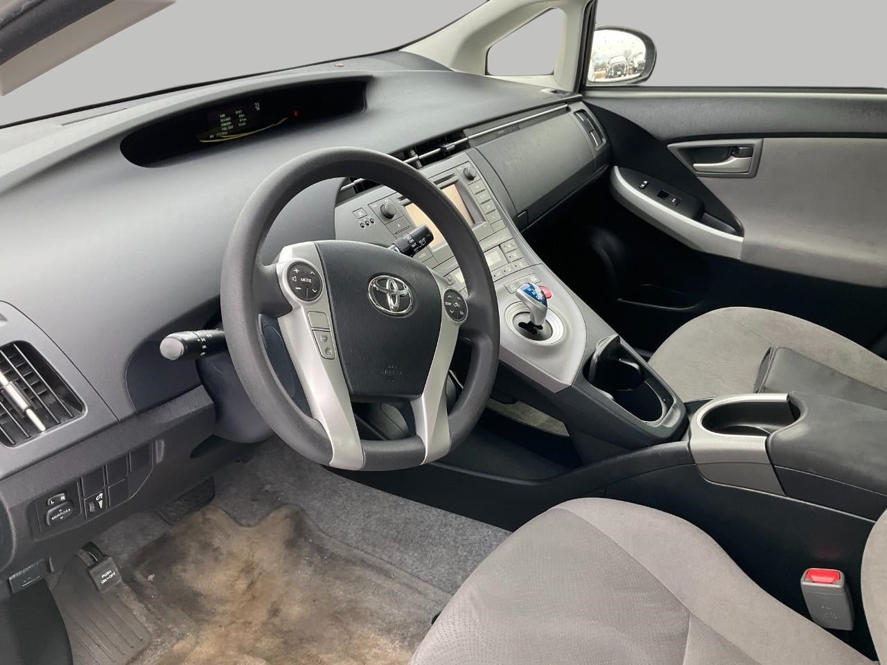 2015 Toyota PRIUS HATCHBACK