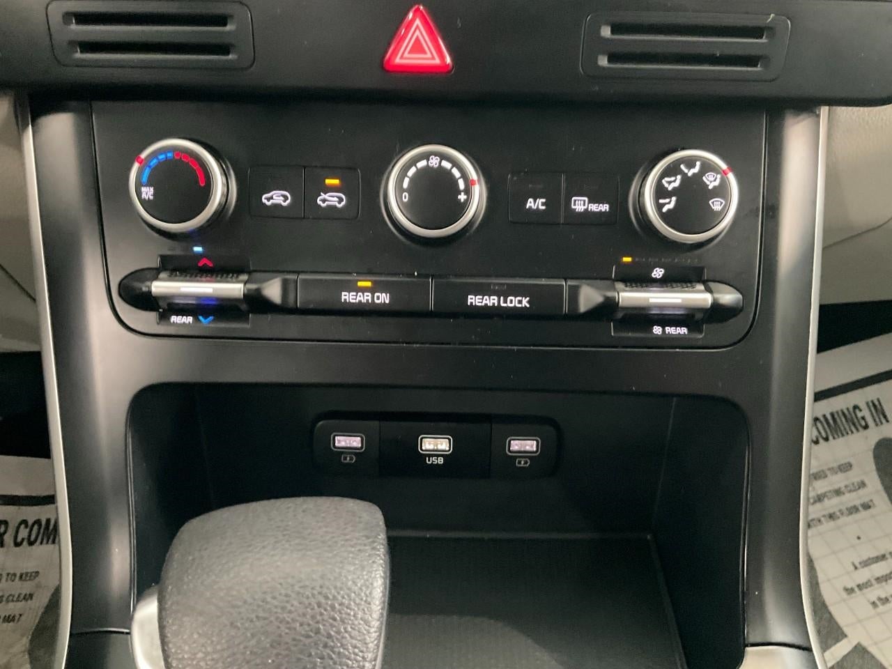 2024 Kia Carnival LX FWD