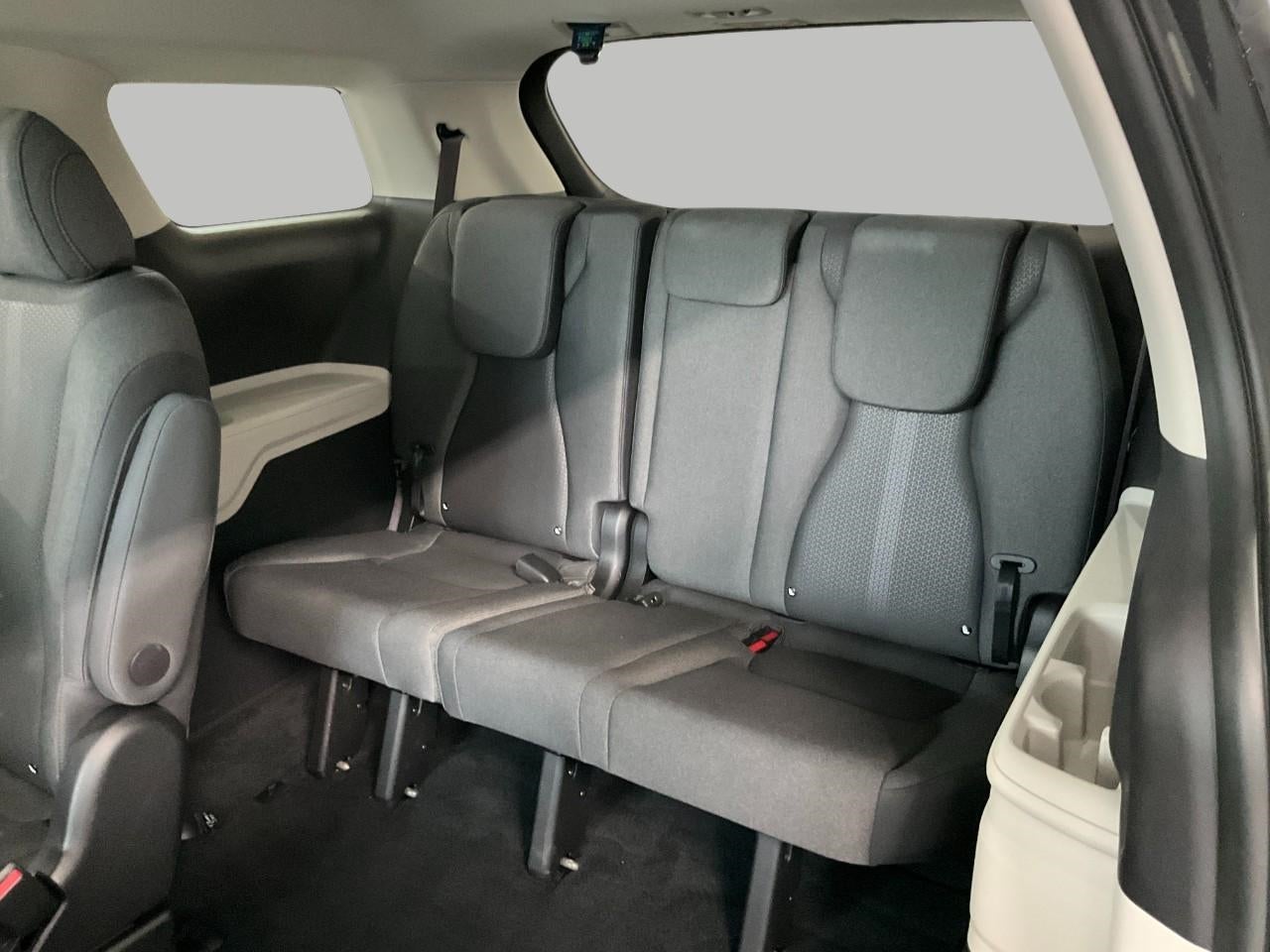 2024 Kia Carnival LX FWD