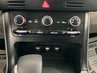 2024 Kia Carnival LX FWD