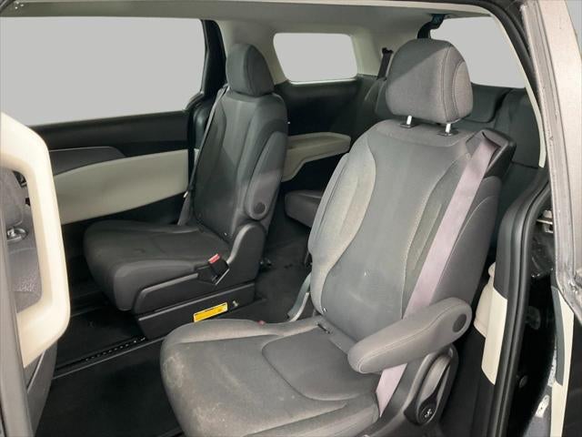 2024 Kia Carnival LX FWD