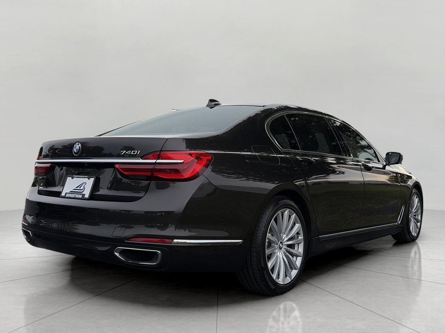 2017 BMW 7 Series 740i xDrive Sedan