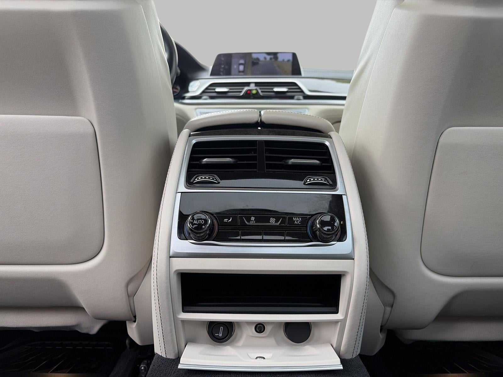 2017 BMW 7 Series 740i xDrive Sedan