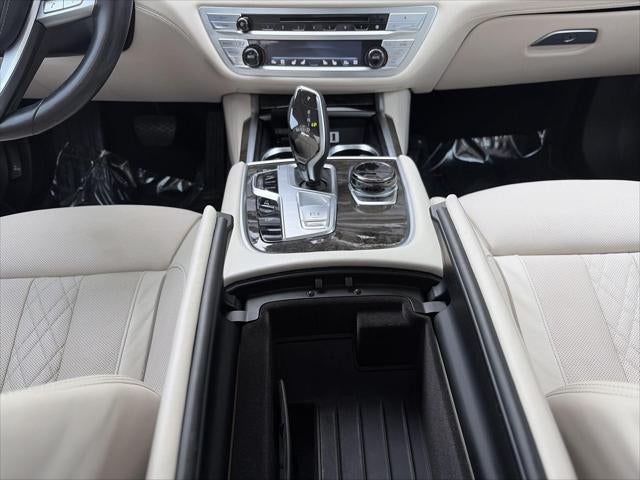 2017 BMW 7 Series 740i xDrive Sedan