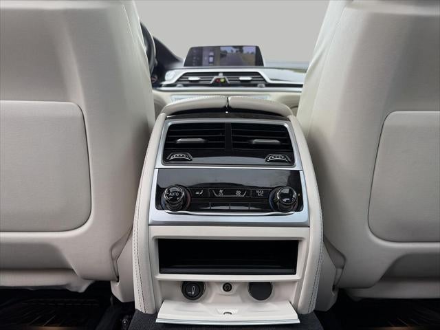 2017 BMW 7 Series 740i xDrive Sedan