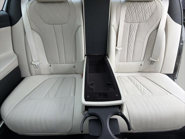 2017 BMW 7 Series 740i xDrive Sedan