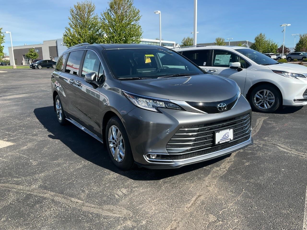 2026 Toyota Sienna Limited 7-Passenger Hybrid AWD's photo