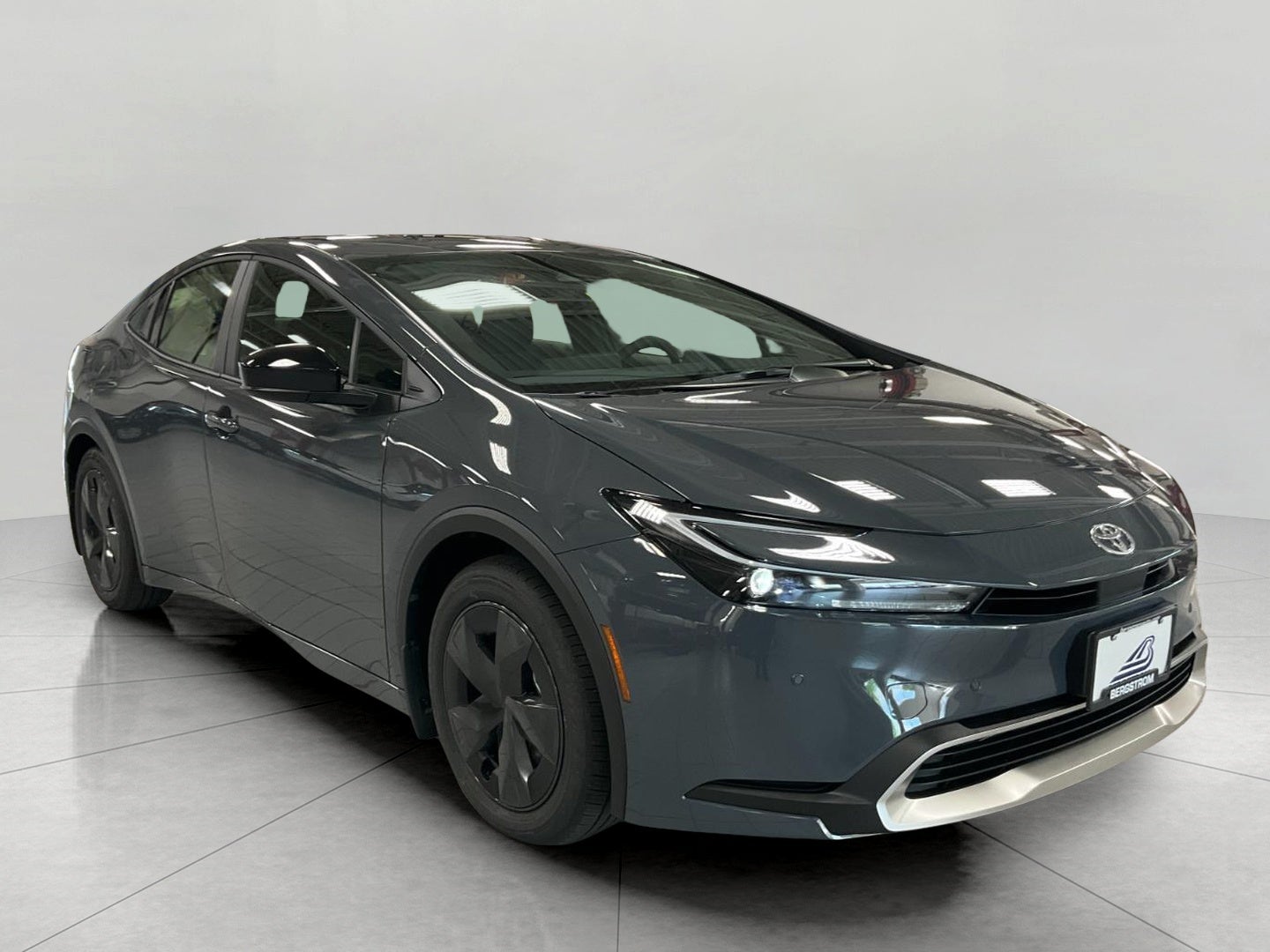 2026 Toyota Prius SE's photo